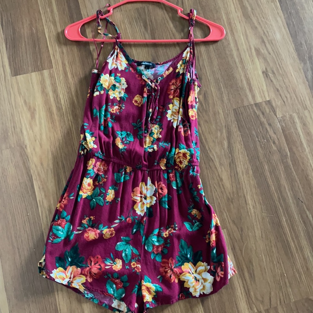 Large flower romper - Picture 2 of 3